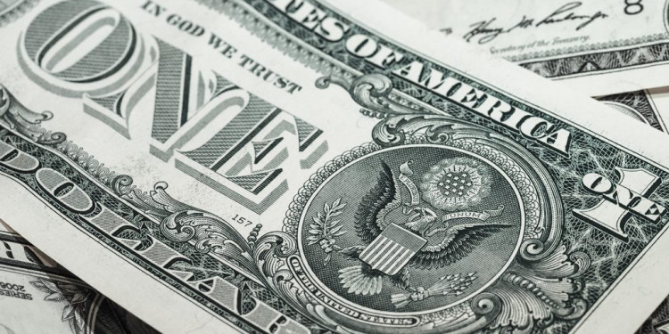 Ola verde: el dólar trepó 18 centavos y quebró por primera vez la barrera de los $ 17