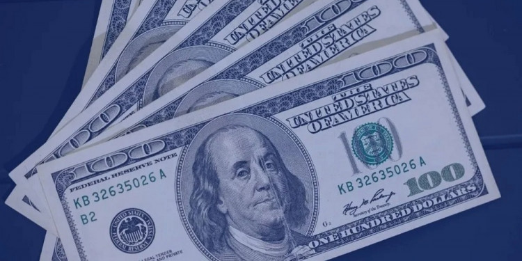 Nuevo récord: el dólar blue continúa en alza y ya subió casi $100 en julio