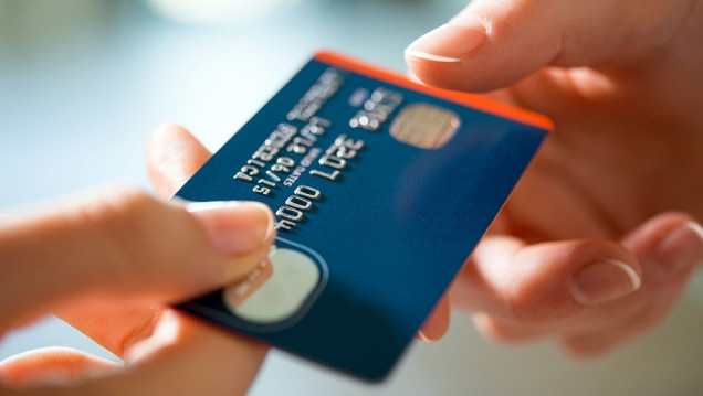 imagen El dólar tarjeta para turistas del exterior comenzará a regir este viernes