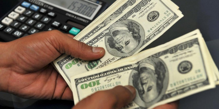 Por ventas del Central, el dólar cerró a $38,21