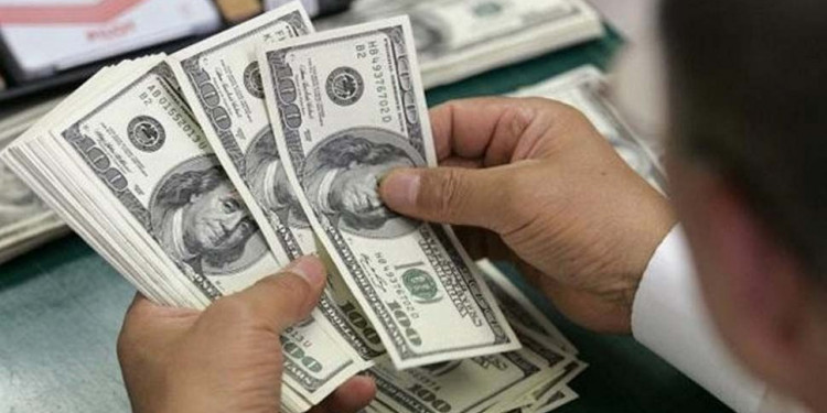 El dólar subió 56 centavos en la semana y cerró en $ 19,85