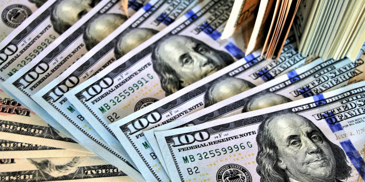 El dólar modera la suba, pero se mantiene encima de los $ 19,80