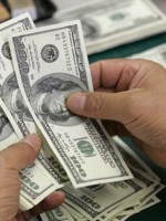 Tras una baja inicial, el dólar cerró a $22,33