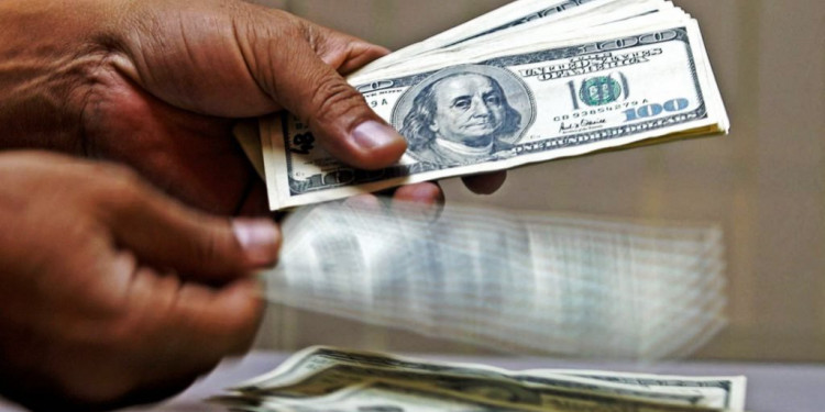 El dólar cerró la semana por debajo de los $38