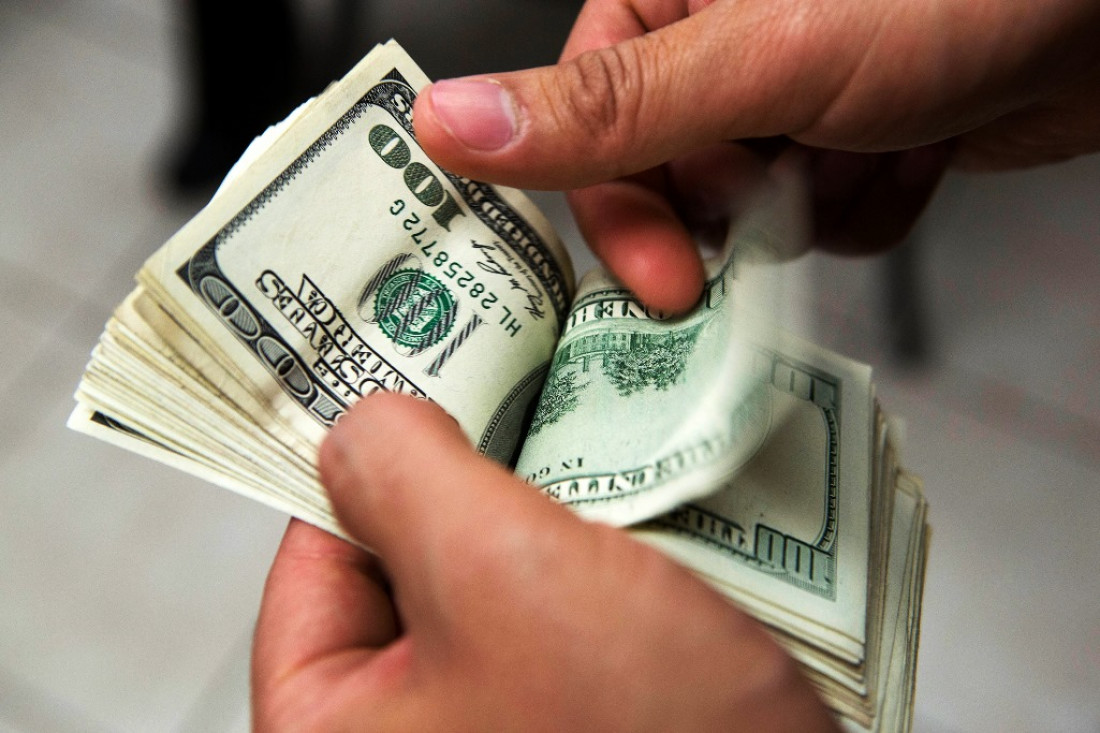 Tras una intervención "sorpresa" del Banco Central, bajó el dólar