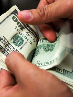 Tras una intervención "sorpresa" del Banco Central, bajó el dólar