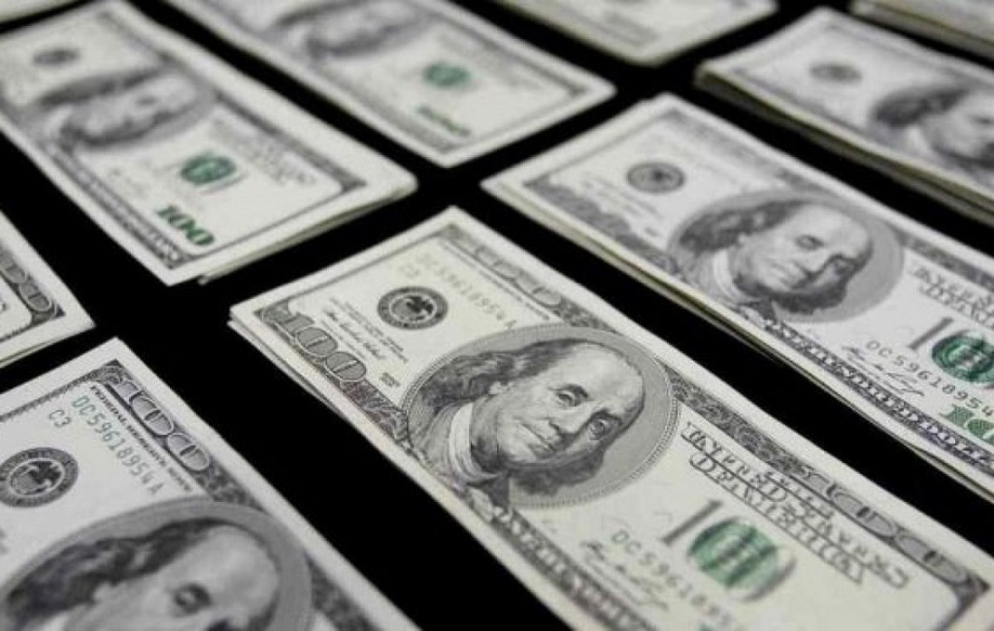 El dólar arrancó la semana en baja