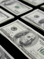 El dólar arrancó la semana en baja