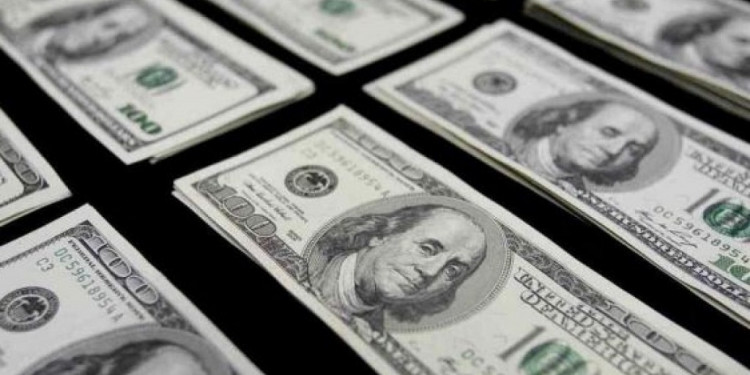 El dólar arrancó la semana en baja