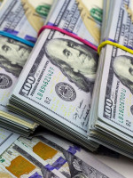 El dólar subió 20 centavos y cerró dentro de la zona de flotación
