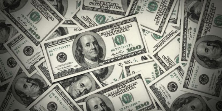 El dólar cerró casi estable en $ 19 