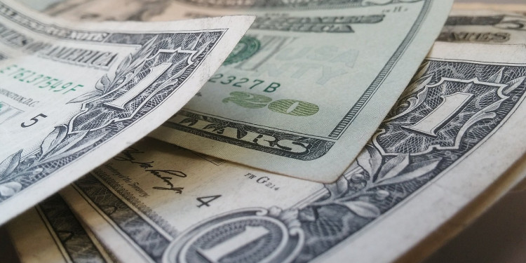 El dólar oficial sigue por encima de $14 y el blue suma un centavo