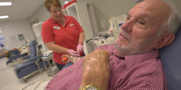 Donante de sangre con un raro anticuerpo salvó la vida de dos millones de bebés