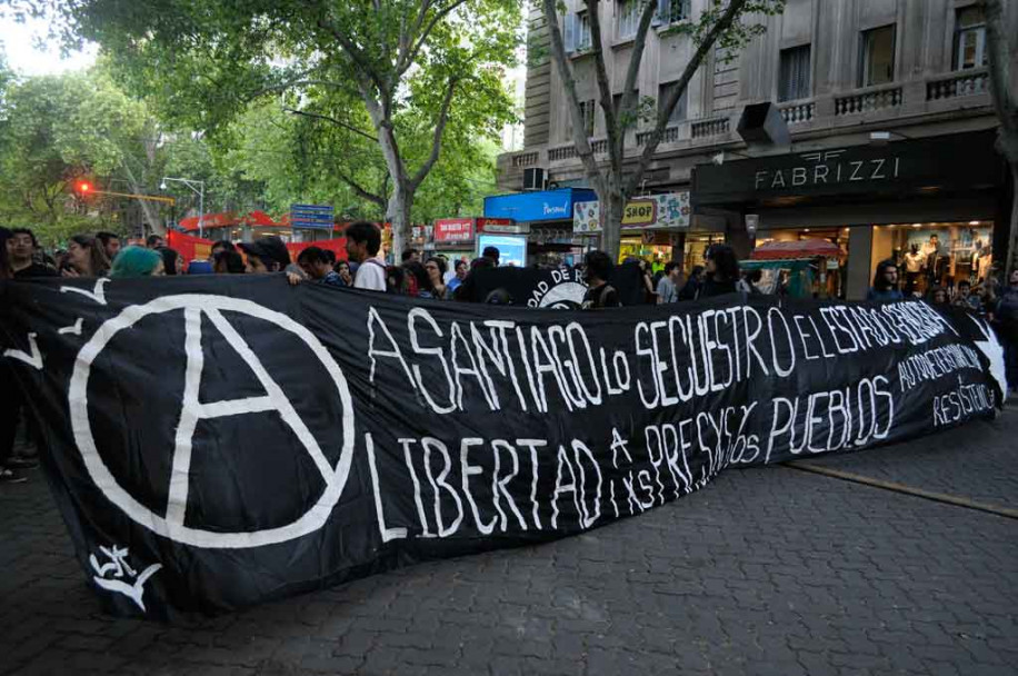 imagen Fotogalería: un centenar de mendocinos marchó por Santiago Maldonado