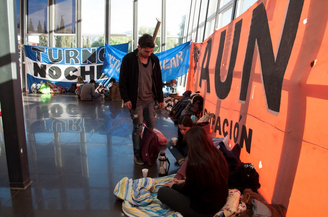 Estudiantes levantaron la toma en el Rectorado de la UNCUYO