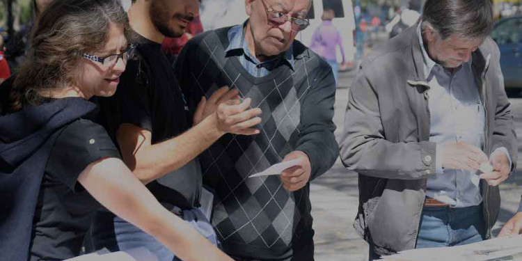 Fotogalería: "La Ciencia pende de un hilo", una feria en la Peatonal