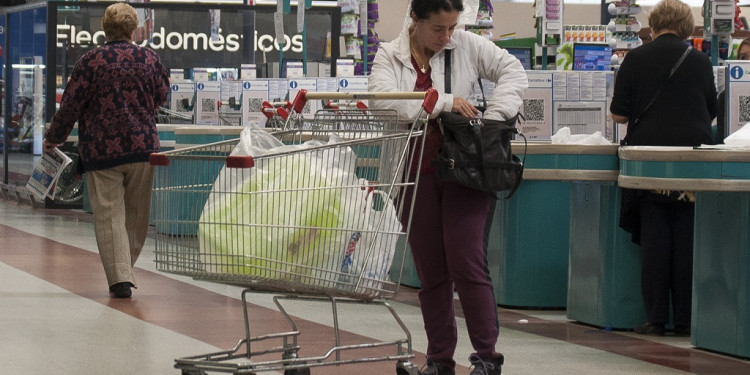 Sin repunte: las ventas en supermercados y shoppings cayeron el 2,1 %