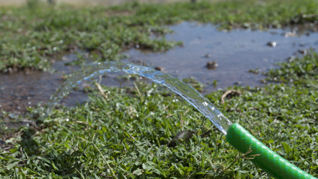 imagen Buscan promover el uso del agua de riego en los barrios que fueron fincas
