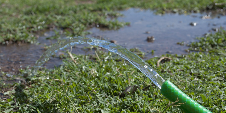 Buscan promover el uso del agua de riego en los barrios que fueron fincas