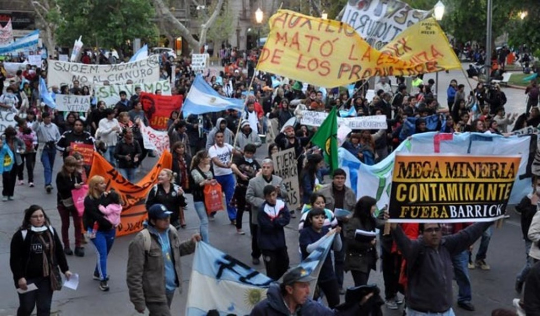 Jachalleros entregaron un petitorio para que cierre la Barrick