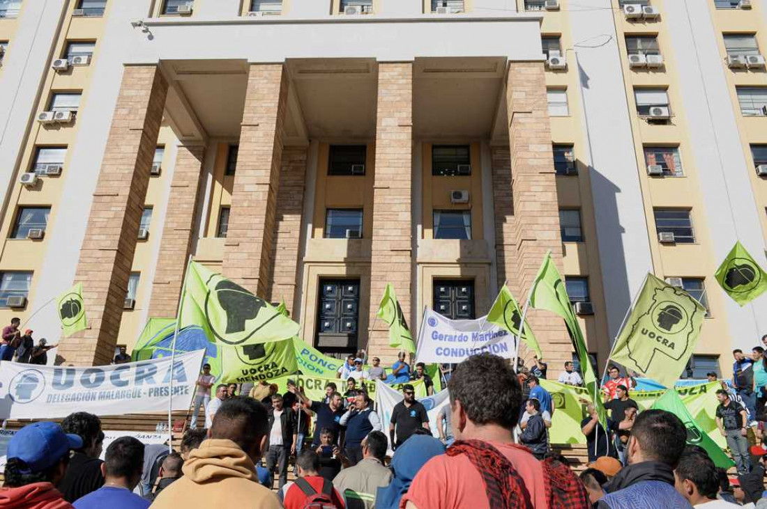 En imágenes: marcha pro fracking a Casa de Gobierno