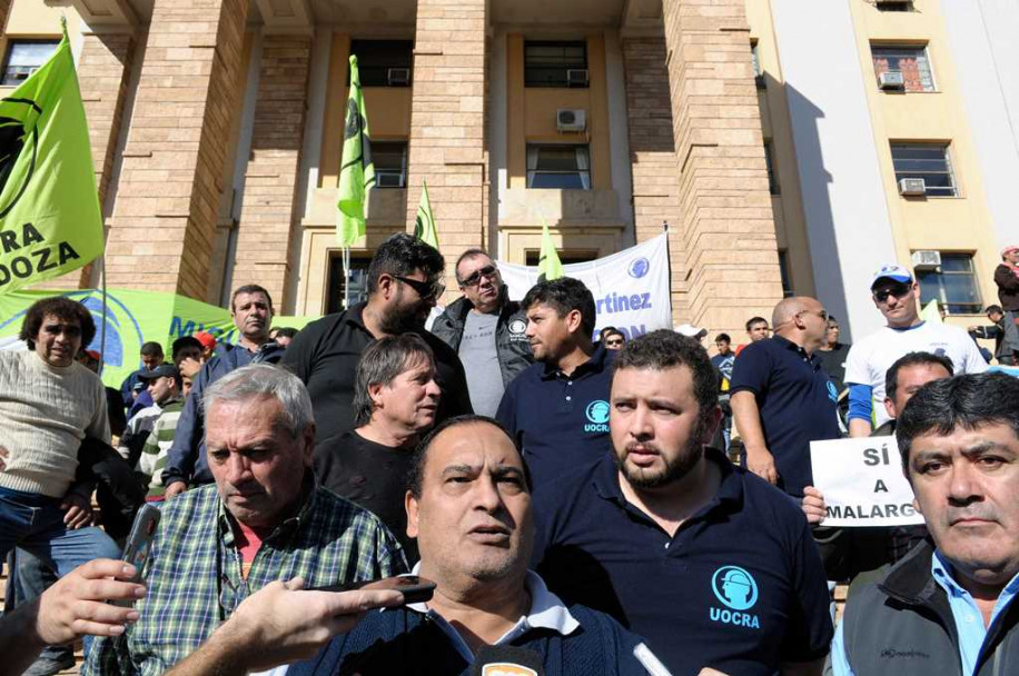 imagen En imágenes: marcha pro fracking a Casa de Gobierno