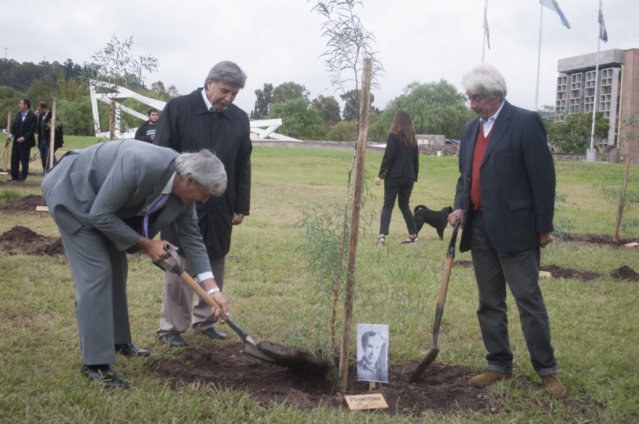 imagen Los 32 árboles de la memoria