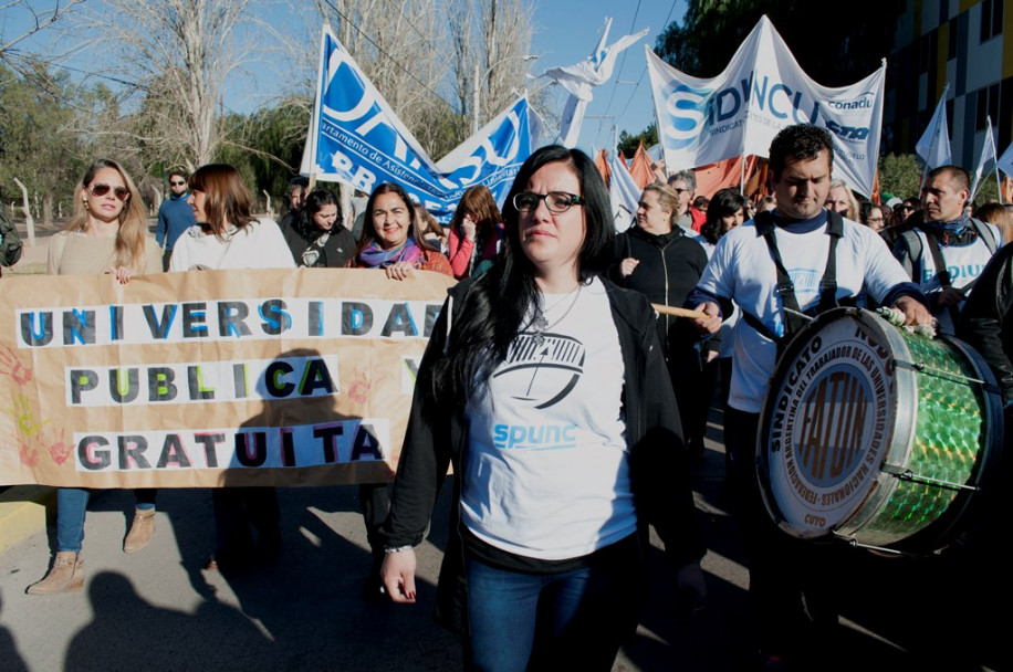 imagen Fotogalería: la UNCUYO marcha por la educación pública