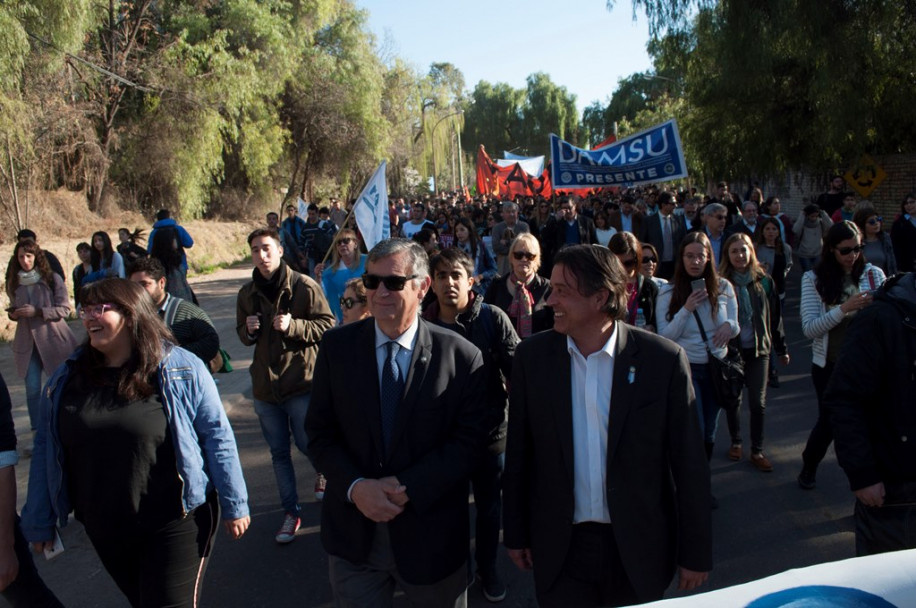 imagen Fotogalería: la UNCUYO marcha por la educación pública