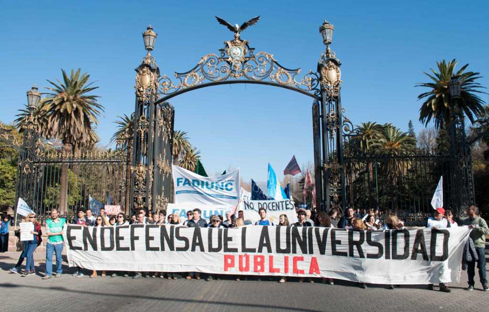 imagen Fotogalería: la UNCUYO marcha por la educación pública