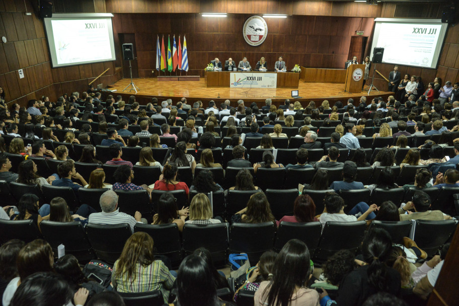 imagen Masiva cumbre de jóvenes investigadores en la UNCUYO