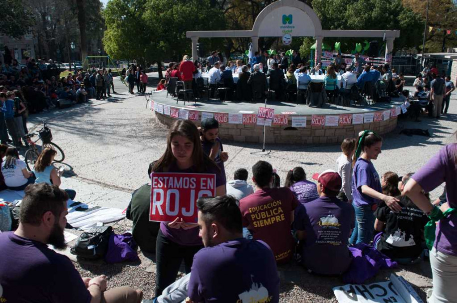 imagen Fotogalería: la UNCUYO marcha por la educación pública