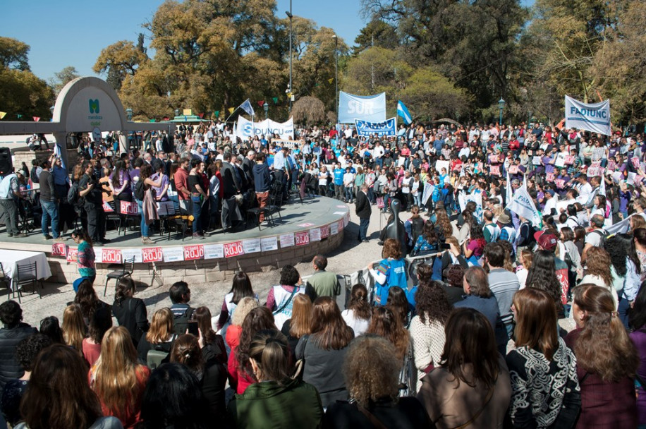 imagen Fotogalería: la UNCUYO marcha por la educación pública