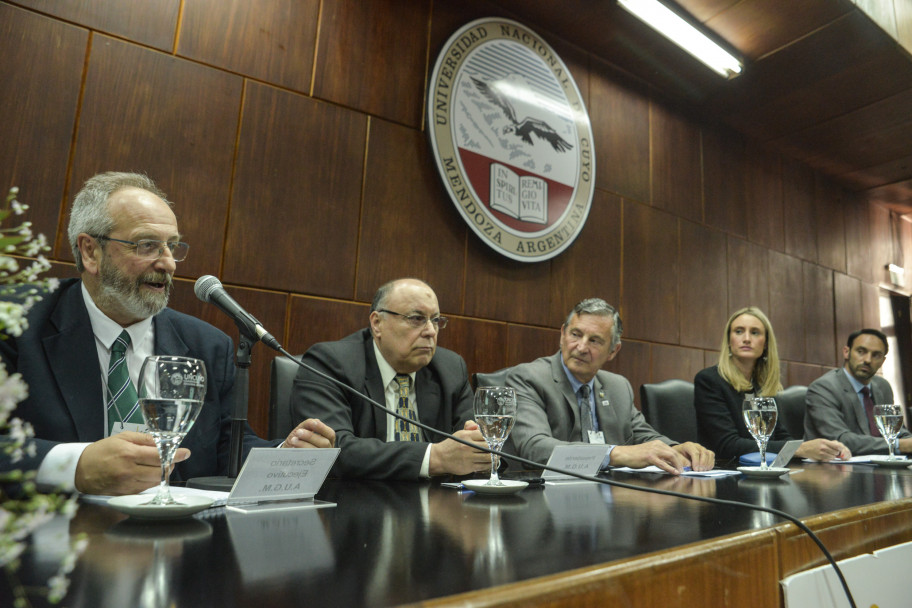 imagen Masiva cumbre de jóvenes investigadores en la UNCUYO