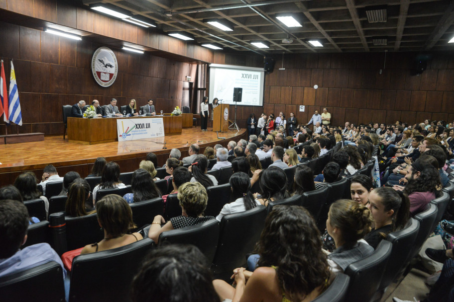 imagen Masiva cumbre de jóvenes investigadores en la UNCUYO