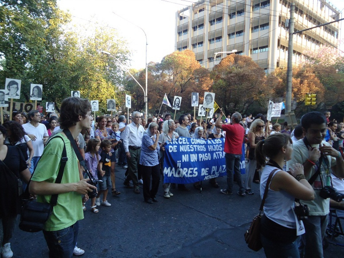 Miles de personas conmemoraron el 24 de marzo por las calles de Mendoza