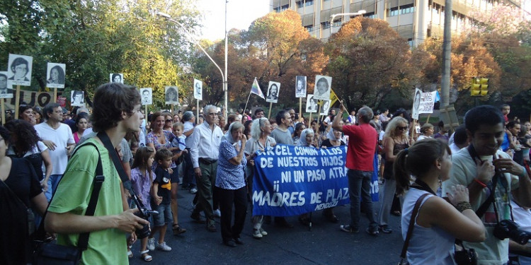 Miles de personas conmemoraron el 24 de marzo por las calles de Mendoza