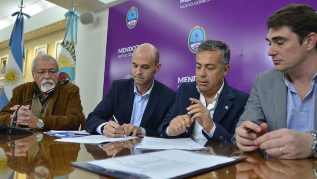 imagen Cornejo presentó un millonario plan de obras viales