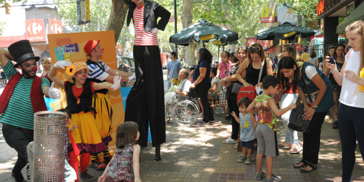 Cantantes, bailarines y artistas callejeros invadirán las calles de la ciudad