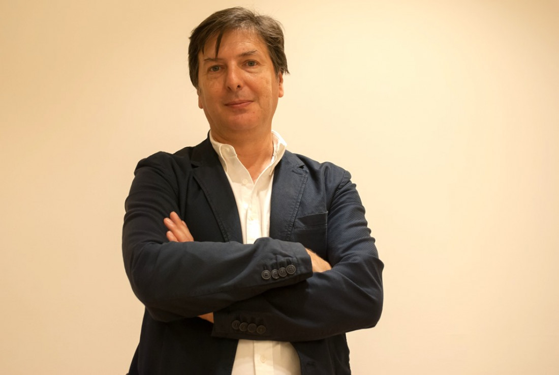 Andrés Duprat, el arquitecto, curador de arte y guionista de cine que es jurado del GRABA