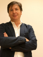 Andrés Duprat, el arquitecto, curador de arte y guionista de cine que es jurado del GRABA