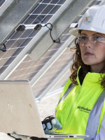 En la industria de energías renovables hay más participación de mujeres que en las de petróleo o gas