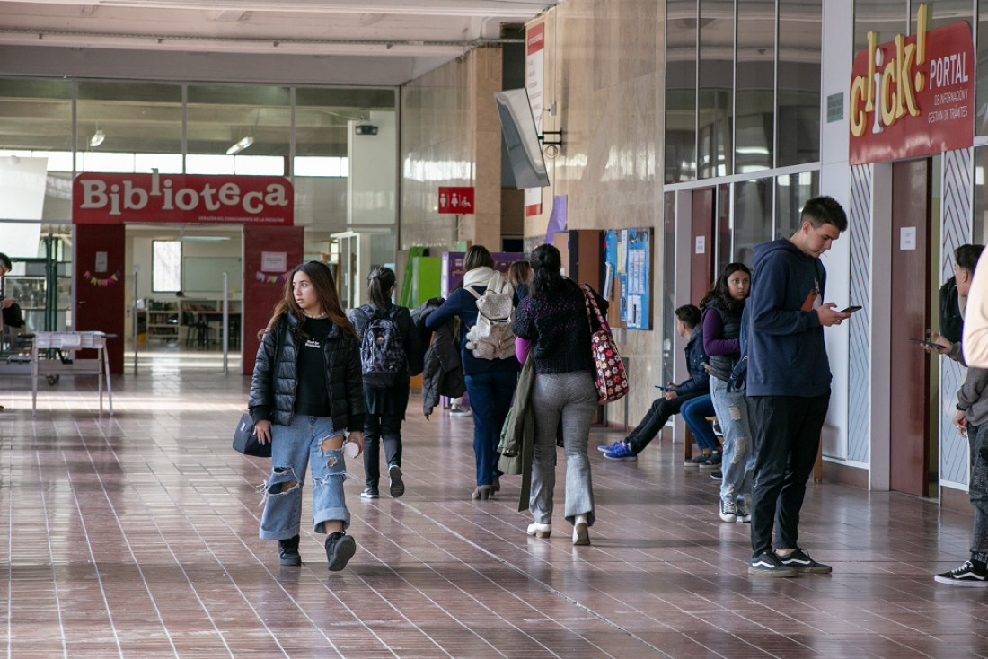 Educación privatizada: el "voucher" como limosna empresarial