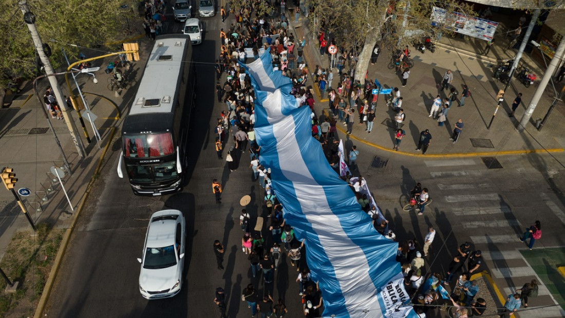 Mendoza defendió la universidad pública en las calles