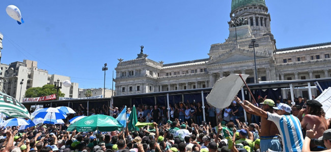 Gremios y movimientos sindicales marcharon en todo el país contra el DNU y el proyecto de ley ómnibus