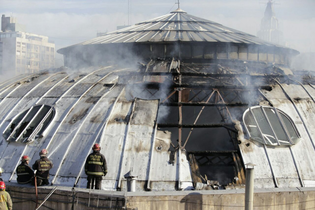 Incendio en el ECA: hay dos bomberos heridos