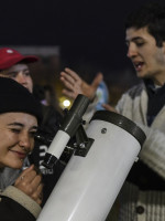 Pese a las nubes, decenas de familias mendocinas disfrutaron del eclipse total de luna 