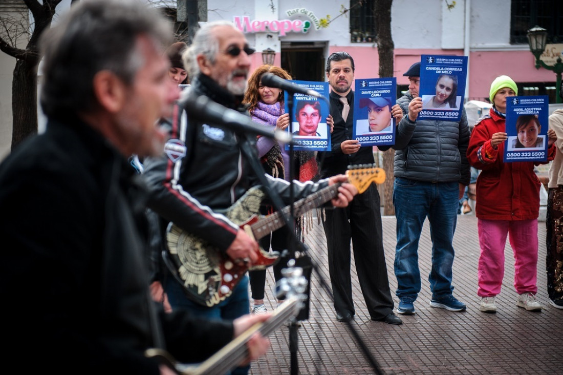 "Eduardo, vení a buscar a Juan Cruz", el inesperado hit que ayuda en una campaña de Missing Children