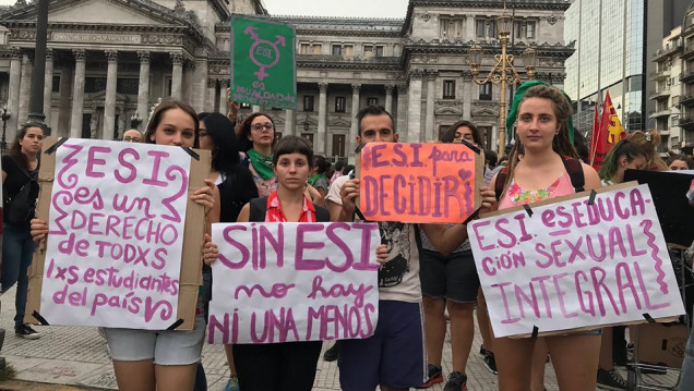 imagen Reclamo de docentes: una resolución de 2010 prioriza a talleristas de ESI con contenidos desactualizados