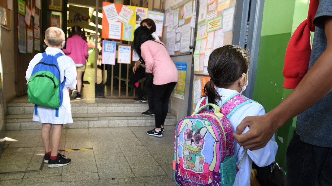 Sistema educativo en América Latina: el 20% de las y los estudiantes asiste a escuelas no estatales 